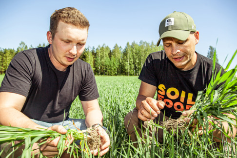 Toni Lindqvist och Sampo Järnefelt. Soilfoods verksamhet grundar sig på ett stabilt odlings -och jordmånskunnande.
