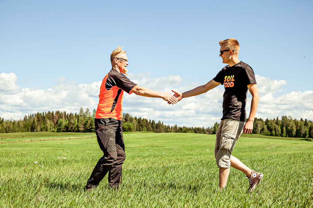 Tillsammans med odlarna bygger vi en hållbar näringskedja.