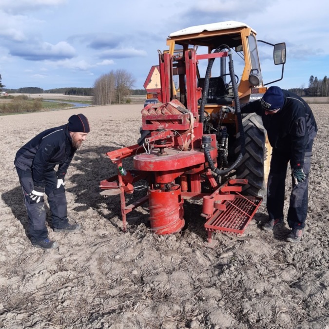 Lyfta jorden monolit.